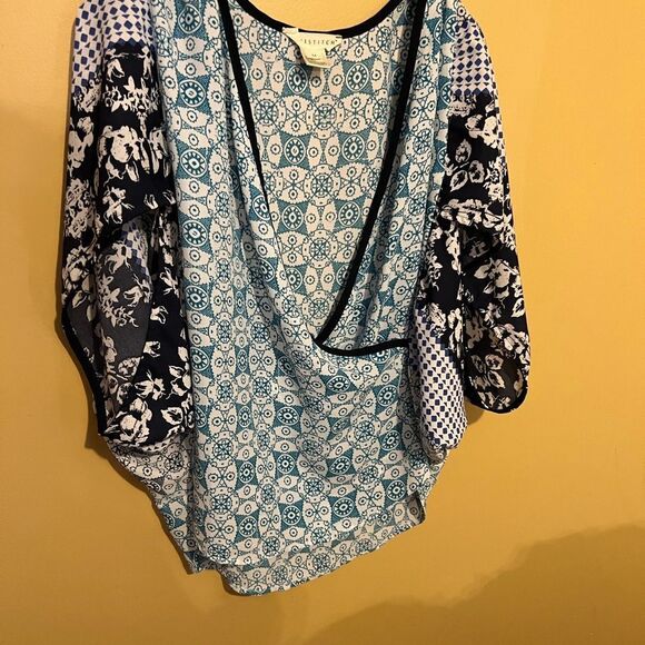 Lovestitch medium blouse - Picture 3 of 6